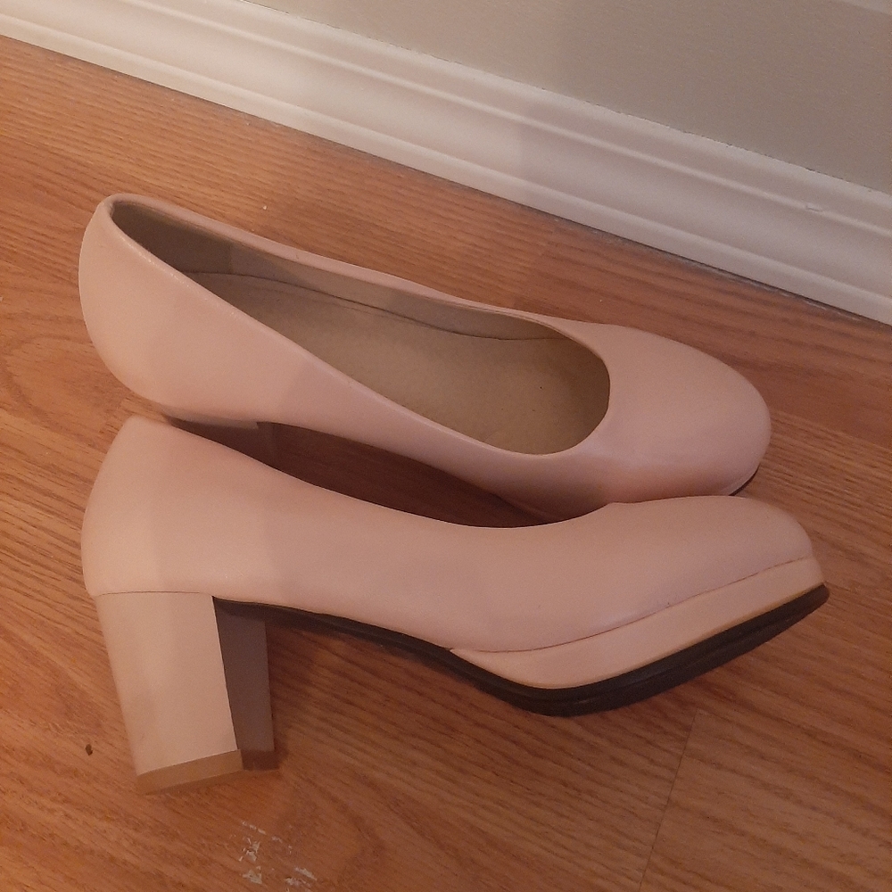 High heels - Picture 2 of 3
